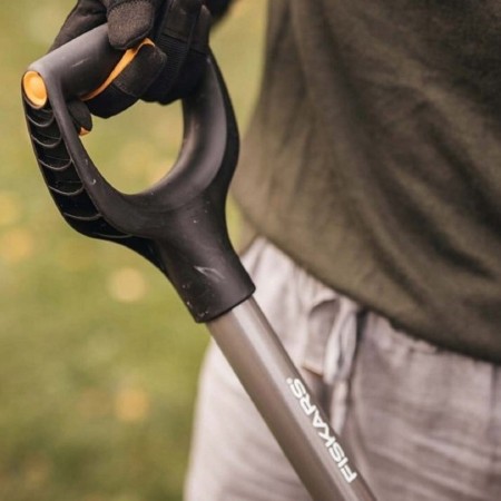 Szufla_Fiskars_Ergonomic_1066712_gfx_4